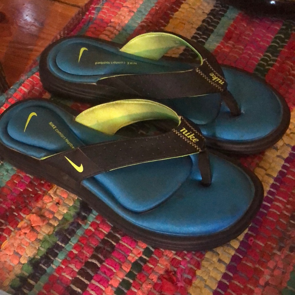 Nike Flip Flops. Women's size 9.